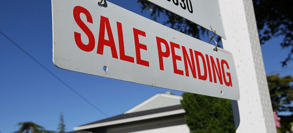 Pending Home Sales Rise in August as Lower Rates Spur U.S. Buyers