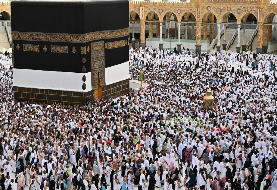 All types of visas allow holders to perform Umrah
