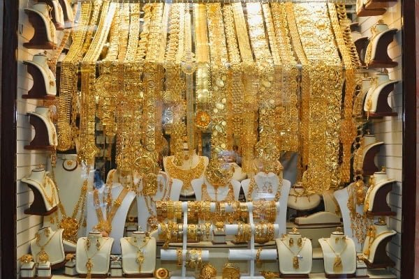 Record gold prices shift Indian festive demand toward coins over jewellery